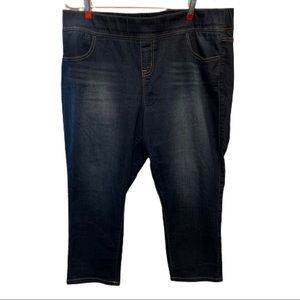 Torrid Dark Wash Lean Jean Stretchy Capris Size 2 or 2X Pull On Waist